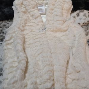 Girls faux fur zip vest